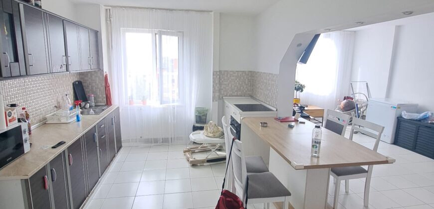Apartament cu 3 camere in zona Rogerius – Oradea (106 mp)